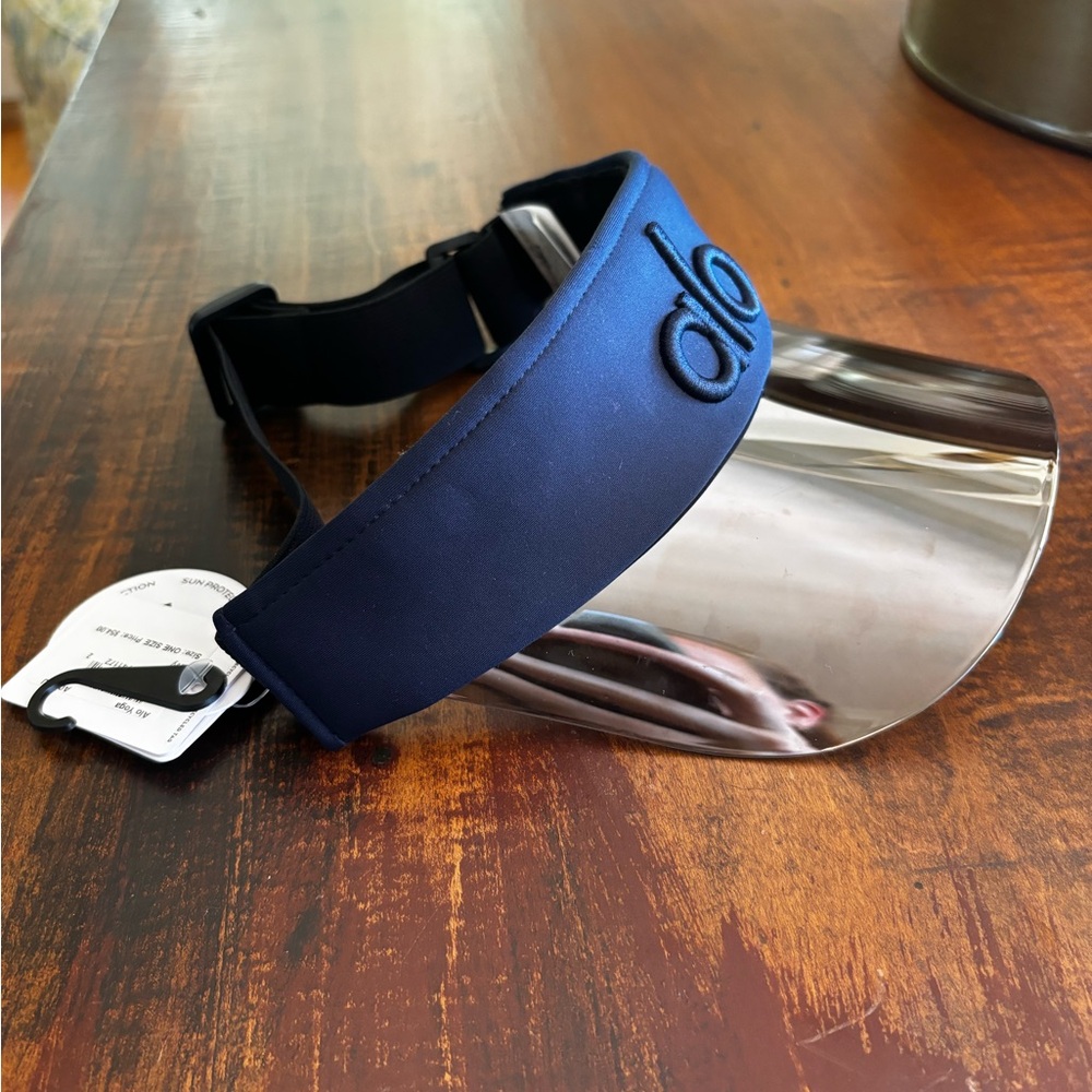 Alo Yoga brand - visor (NEW)